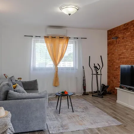 Vakantiehuis Stunning In With Sauna Vrsi