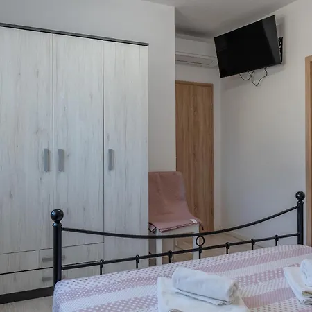 Vakantiehuis Stunning In With Sauna