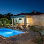 Stunning In With Sauna Ferienhaus