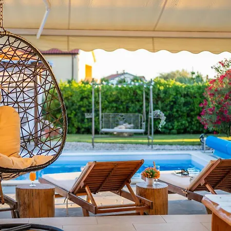 בית נופש Pet Friendly In With Wifi ורסי