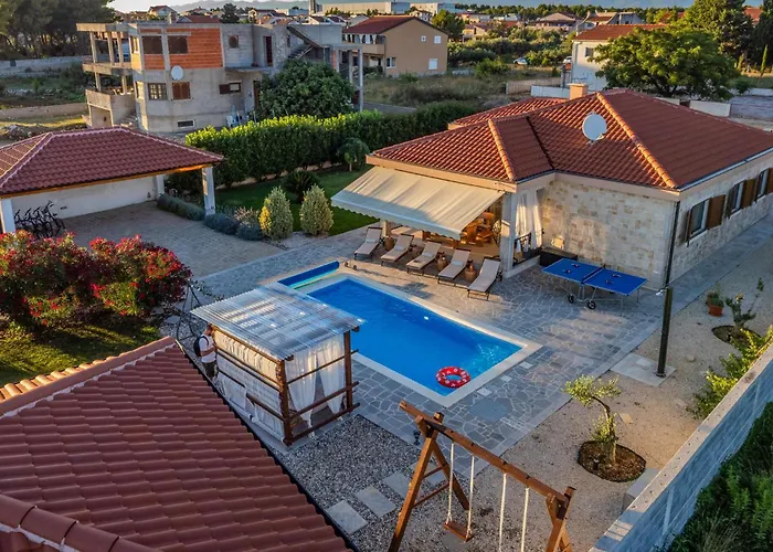 Stunning In With Sauna Врси